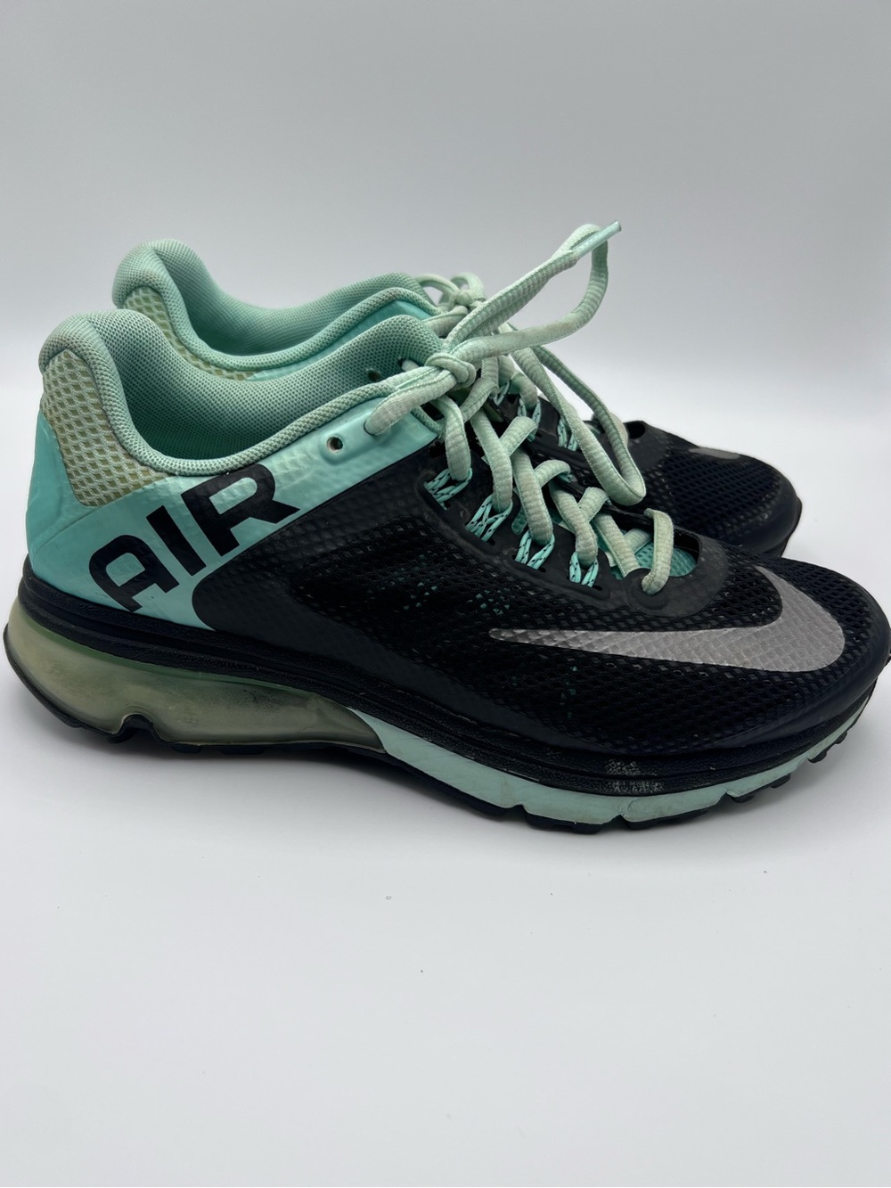 Nike Women’s Mint Green and Black Air Running Sneakers